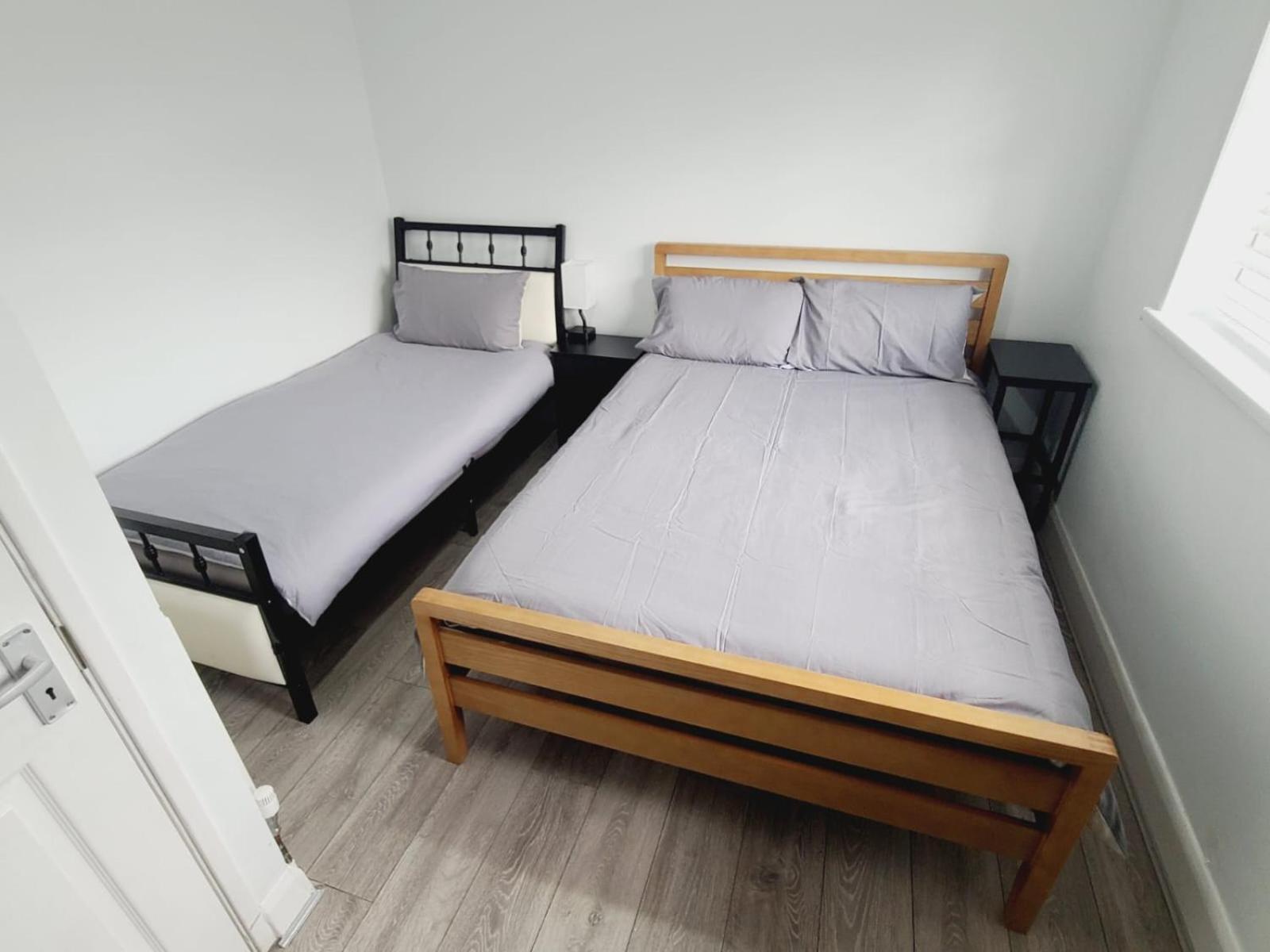 Roomz-Gatwick-London-Airport Parking-Travel Service Ifield Exterior foto