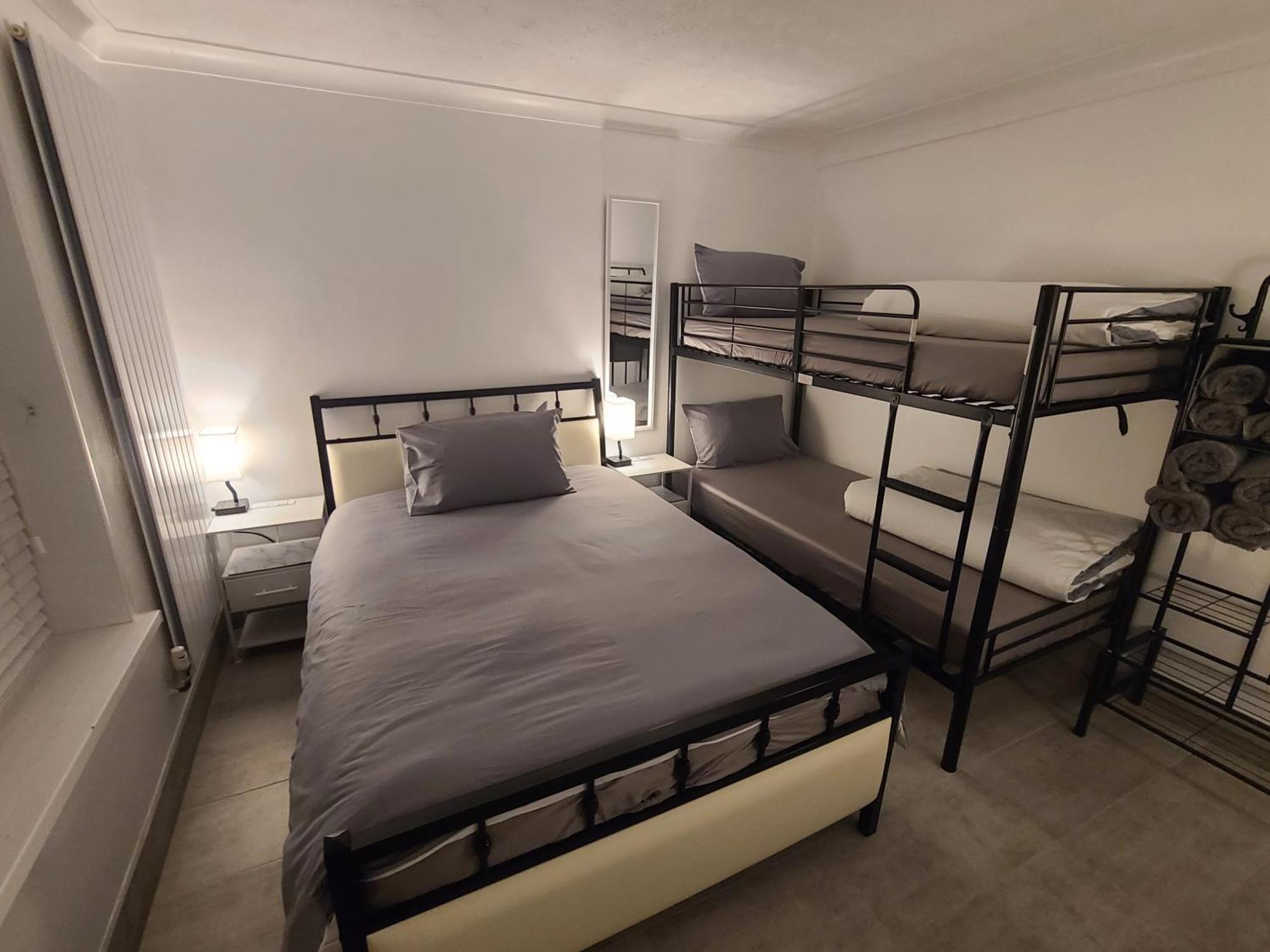 Roomz-Gatwick-London-Airport Parking-Travel Service Ifield Exterior foto